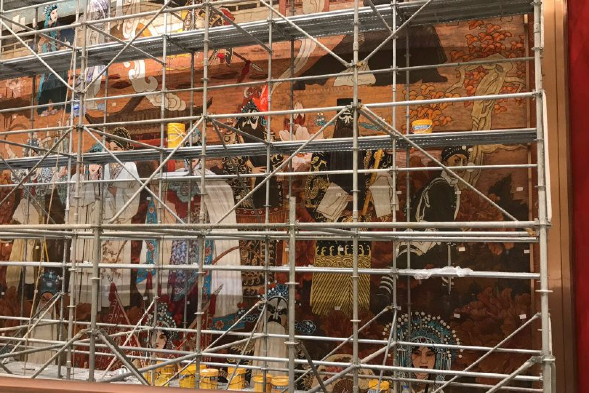 江苏大剧院戏剧厅壁画《中国戏剧·百花争妍》施工安装 (4)